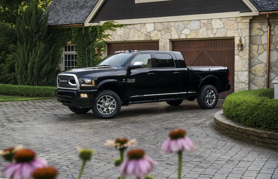  Dodge Ram 2500 Limited Tungsten Edition Mega Cab 2017 года  (фото 14 из 19)